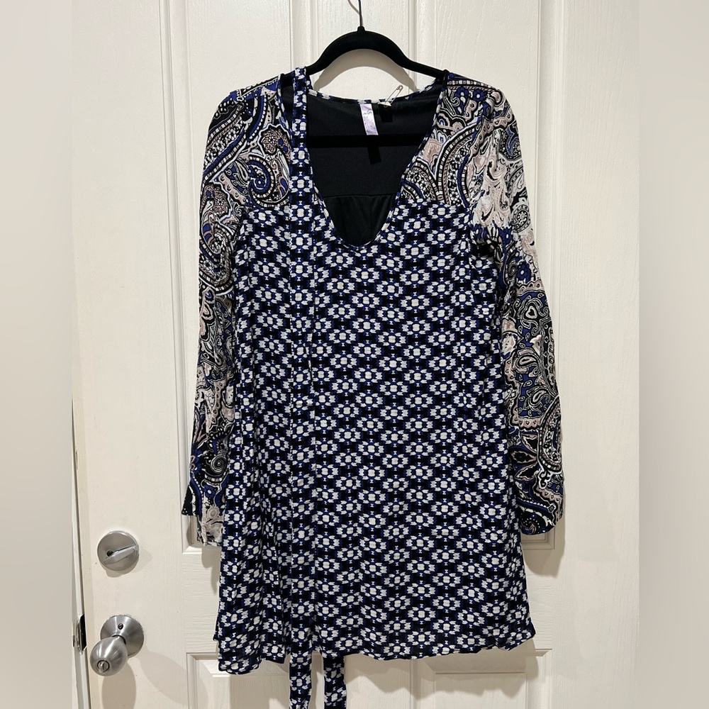 Francesca’s Collection VNeck Navy Floral Dress Small